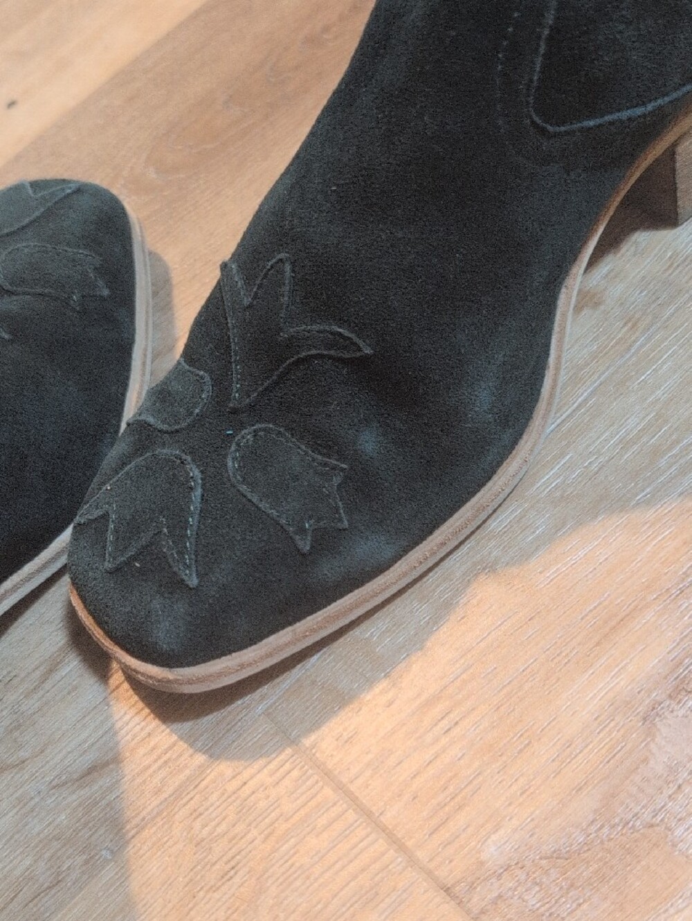 ANTHRO Silent D Black Suede Floral Slip-On Mules - Picture 8 of 9